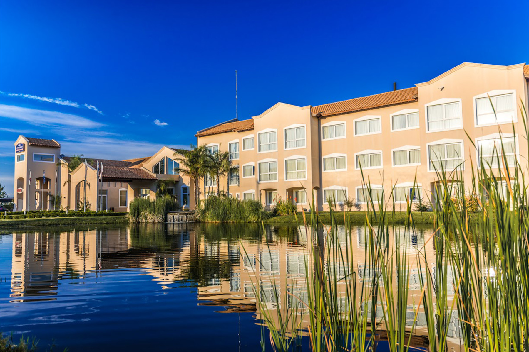 Exterior of Howard Johnson Hotel & Convention Center by Wyndham, Merlo hotel in Merlo, Other than US/Canada